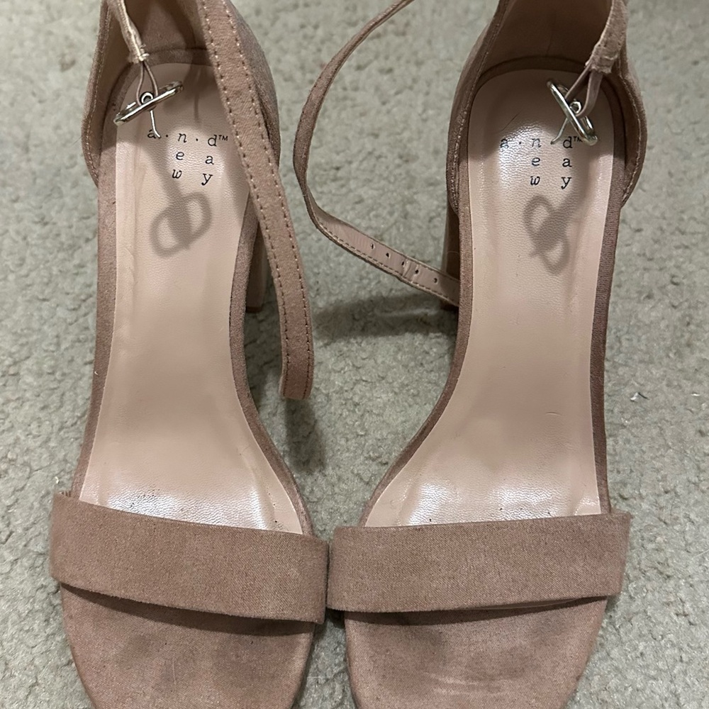 Trendy Tan Sandals